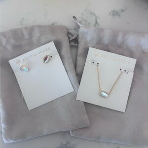 Grayson Gold Pendant and Stud Earrings in Dichroic Glass